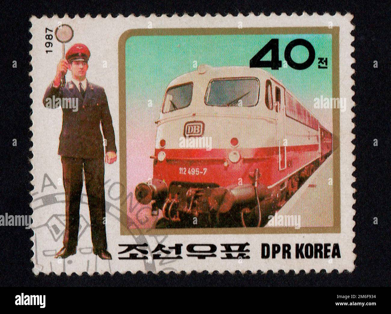 RPD Corée - VERS 1987: Timbres de poste imprimés en RPD Corée en 1987 et locomotives électriques dédiées Banque D'Images