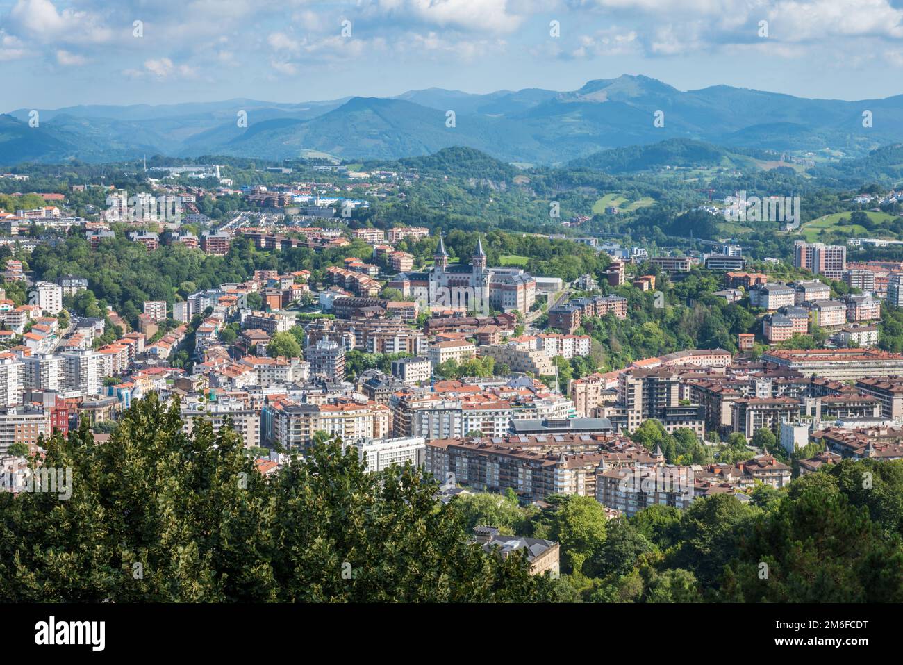 Vue aérienne de Saint-Sébastien, Donostia, Espagne lors d'une belle journée d'été Banque D'Images