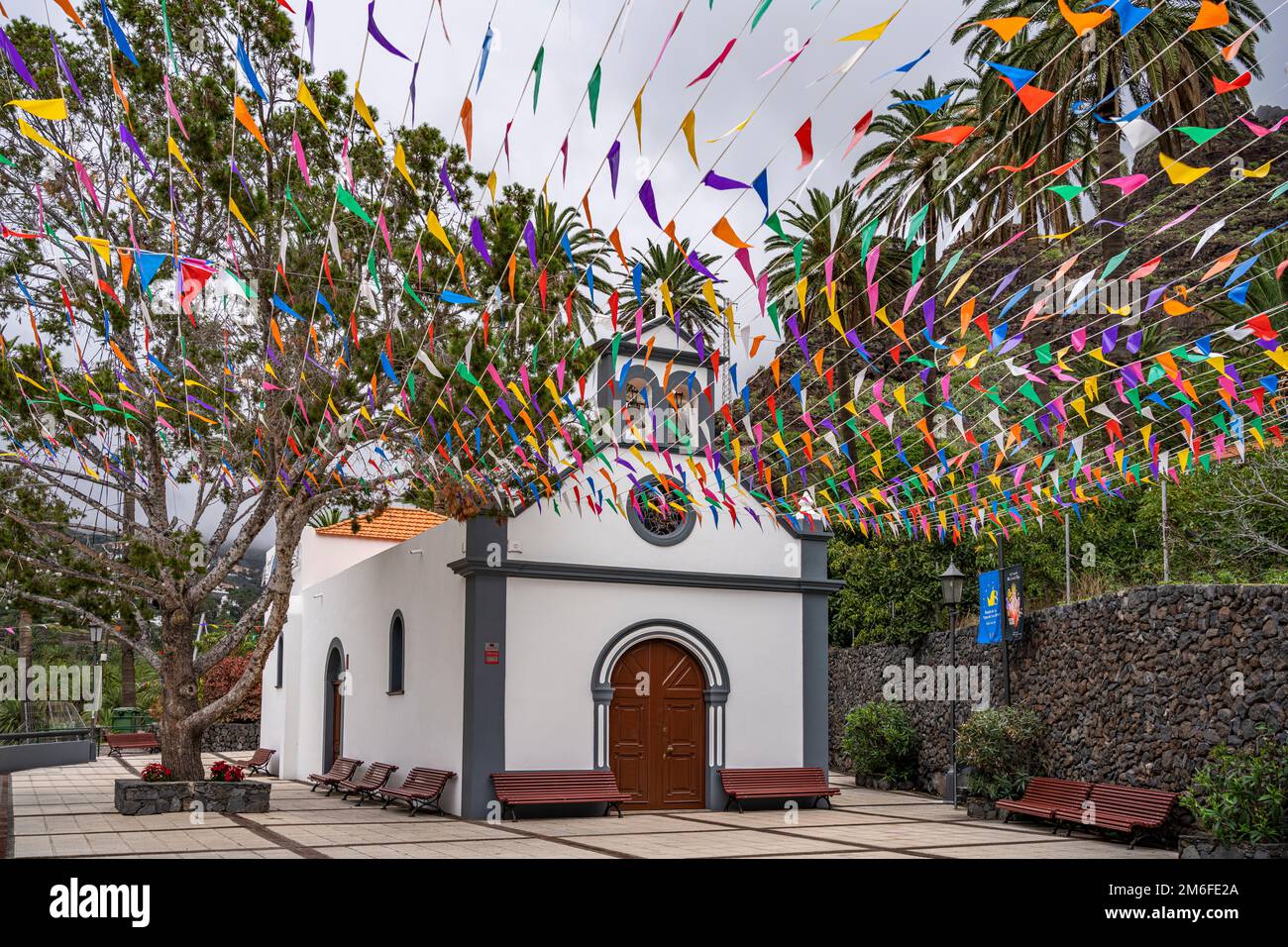 Die geschmückte Kapelle Ermita de los Santos Reyes, Valle Gran Rey, la Gomera, Kanarische Inseln, Espagnol | la chapelle décorée Ermita de los Santos Banque D'Images