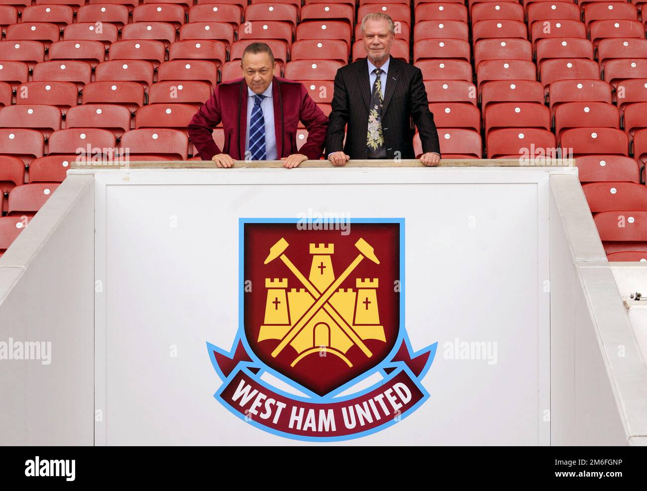 Photo du dossier datée du 19-01-2010, David Sullivan (à gauche) et David Gold, propriétaires de New West Ham United. Le coprésident de West Ham, David Gold, est décédé à l’âge de 86 ans à la suite d’une « maladie courte », ont annoncé le club de la Premier League. Date de publication : mercredi 4 janvier 2023. Banque D'Images
