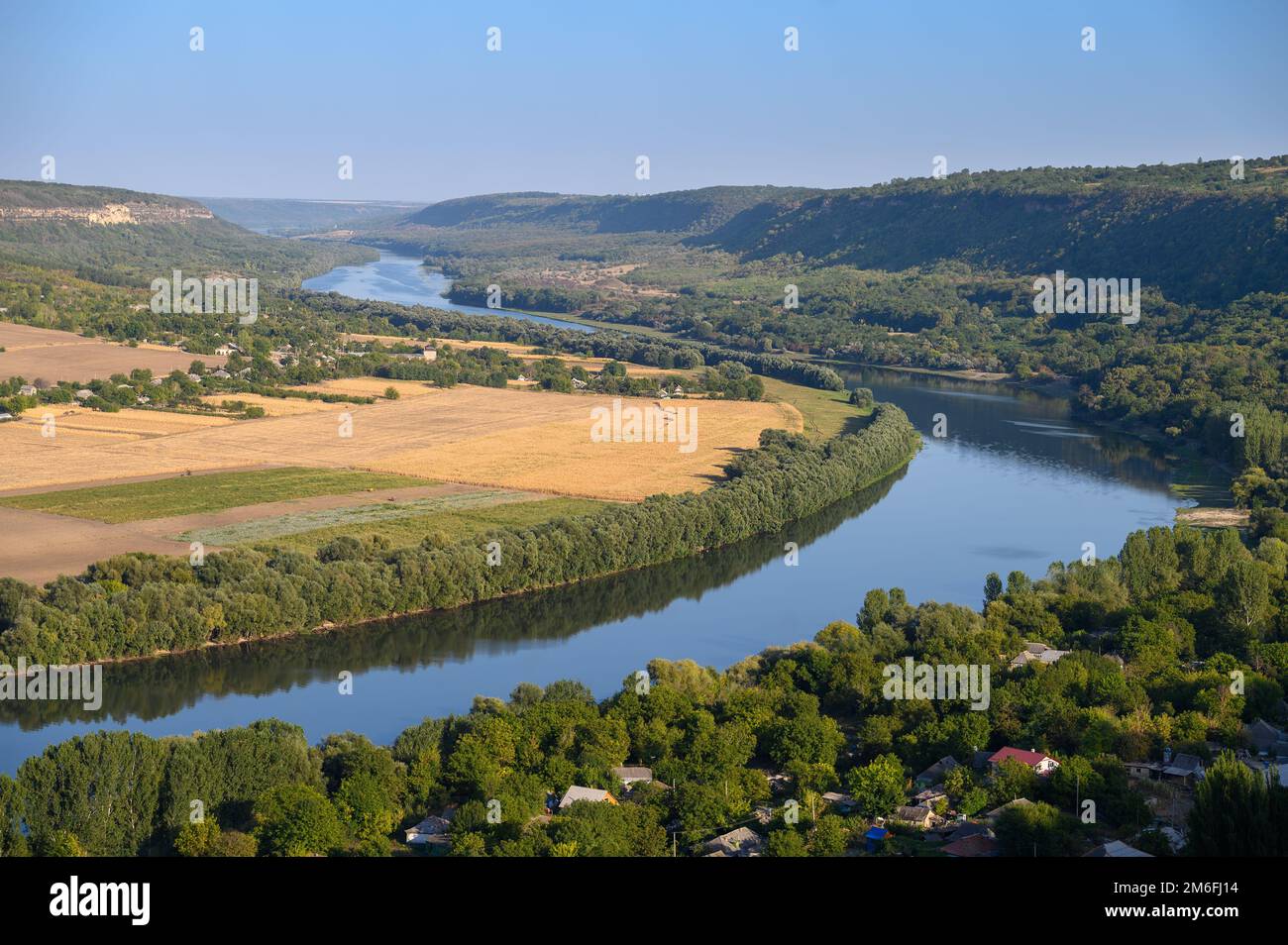 Vue sur la rivière Dniester depuis la colline du village de Socola, Moldavie Banque D'Images