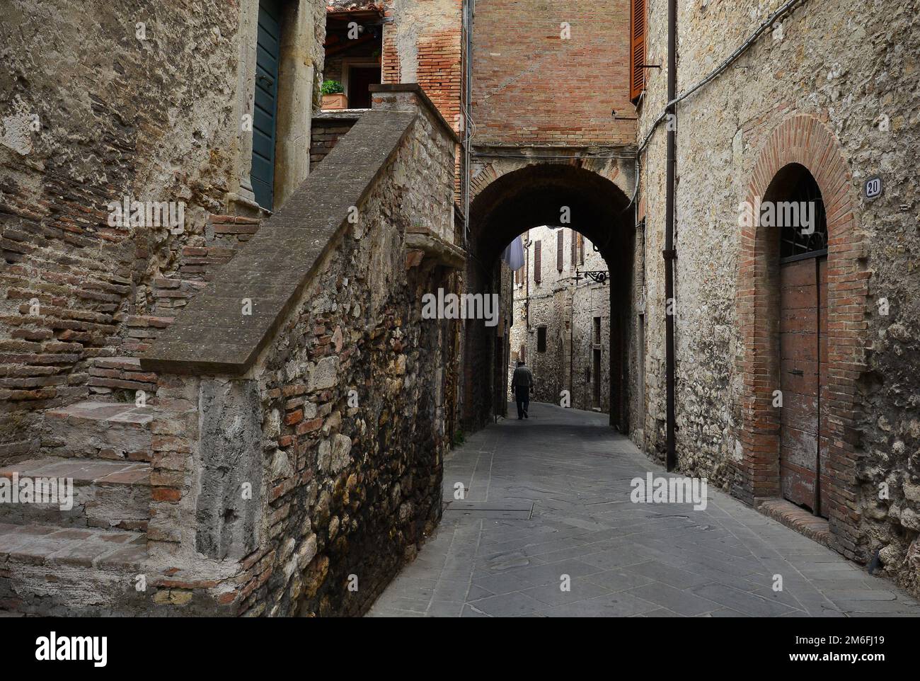 Narni (Italie) - Une cité médiévale suggestive en pierre sur la colline, avec un grand château et de nombreuses églises, dans la région de l'Ombrie, dans le centre de l'Italie Banque D'Images