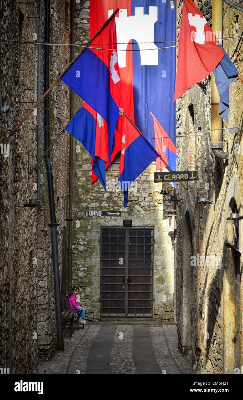 Narni (Italie) - Une cité médiévale suggestive en pierre sur la colline, avec un grand château et de nombreuses églises, dans la région de l'Ombrie, dans le centre de l'Italie Banque D'Images