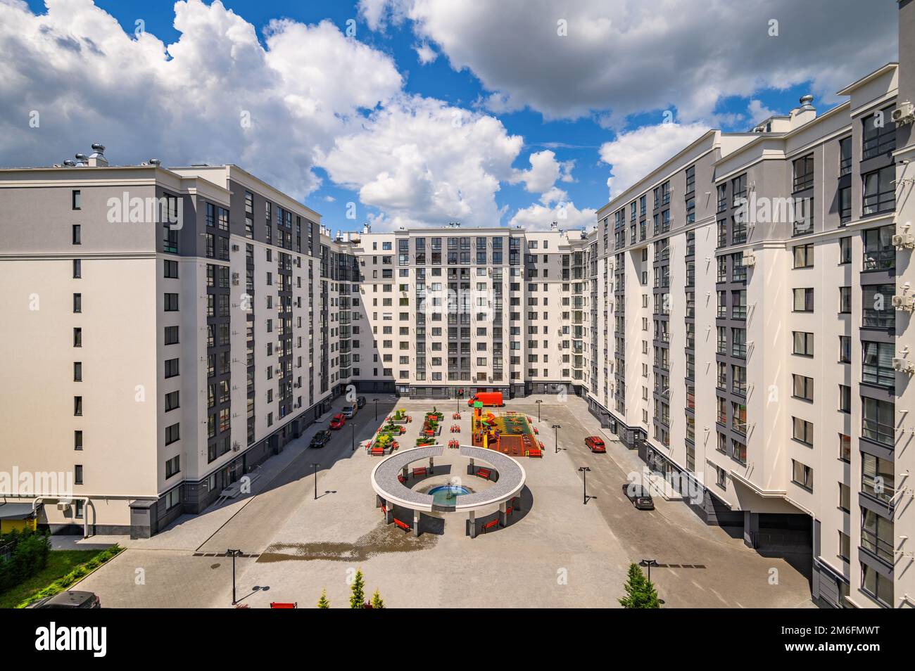 Immeuble d'appartements flambant neuf typique à Chisinau, en Moldavie Banque D'Images