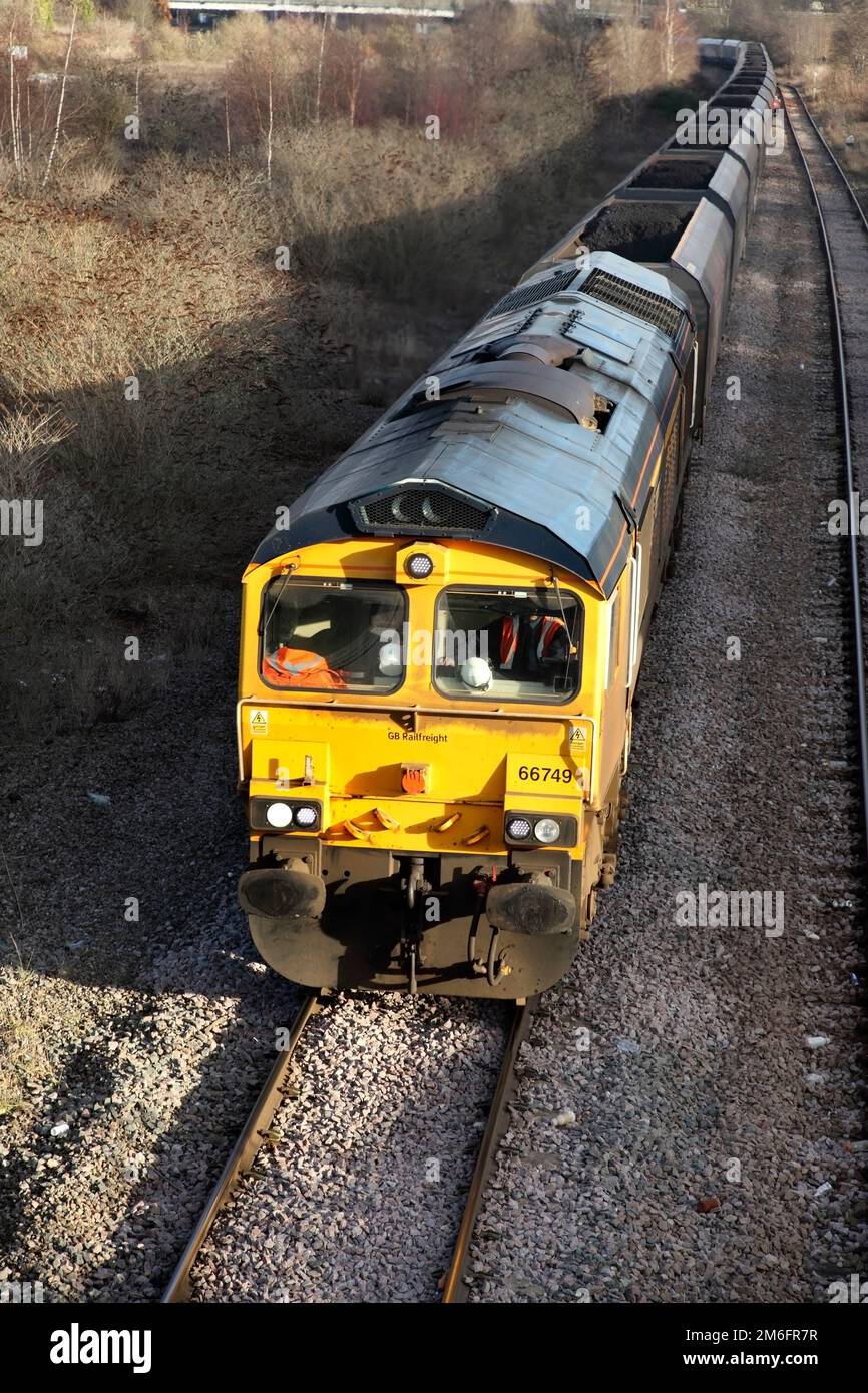 GB Railfreight Class 66 loco 66749 transporte le service 6Z56 1148 Immingham à la centrale électrique de Ratcliffe via Scunthorpe le 04/01/23. Banque D'Images