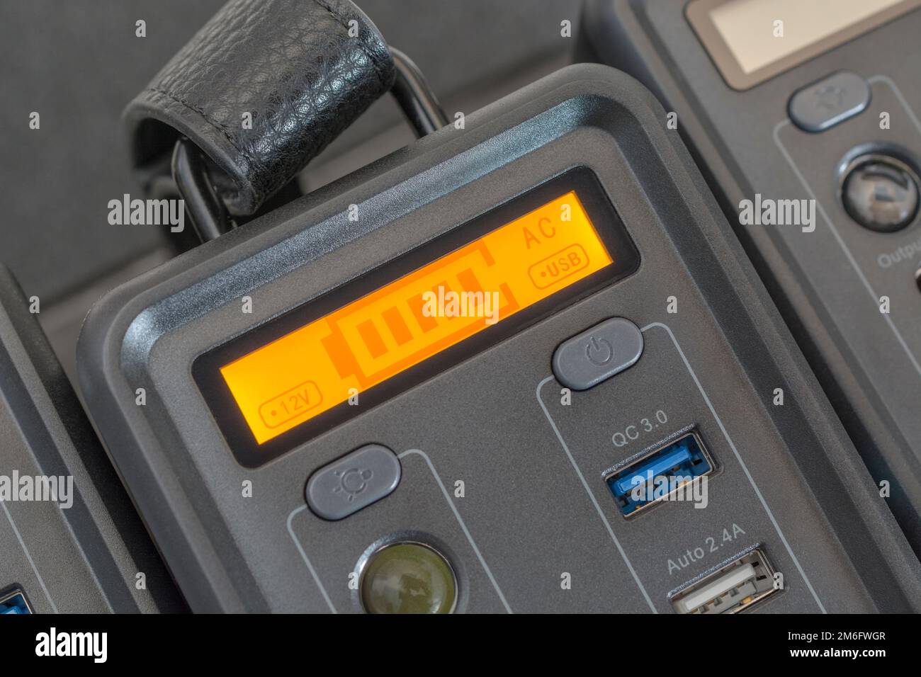 Gros plan de Beaudens 166Wh/52000mAh banque d'énergie solaire / générateur solaire. Batterie rechargeable compacte et populaire pour une alimentation d'urgence. Voir Remarques. Banque D'Images