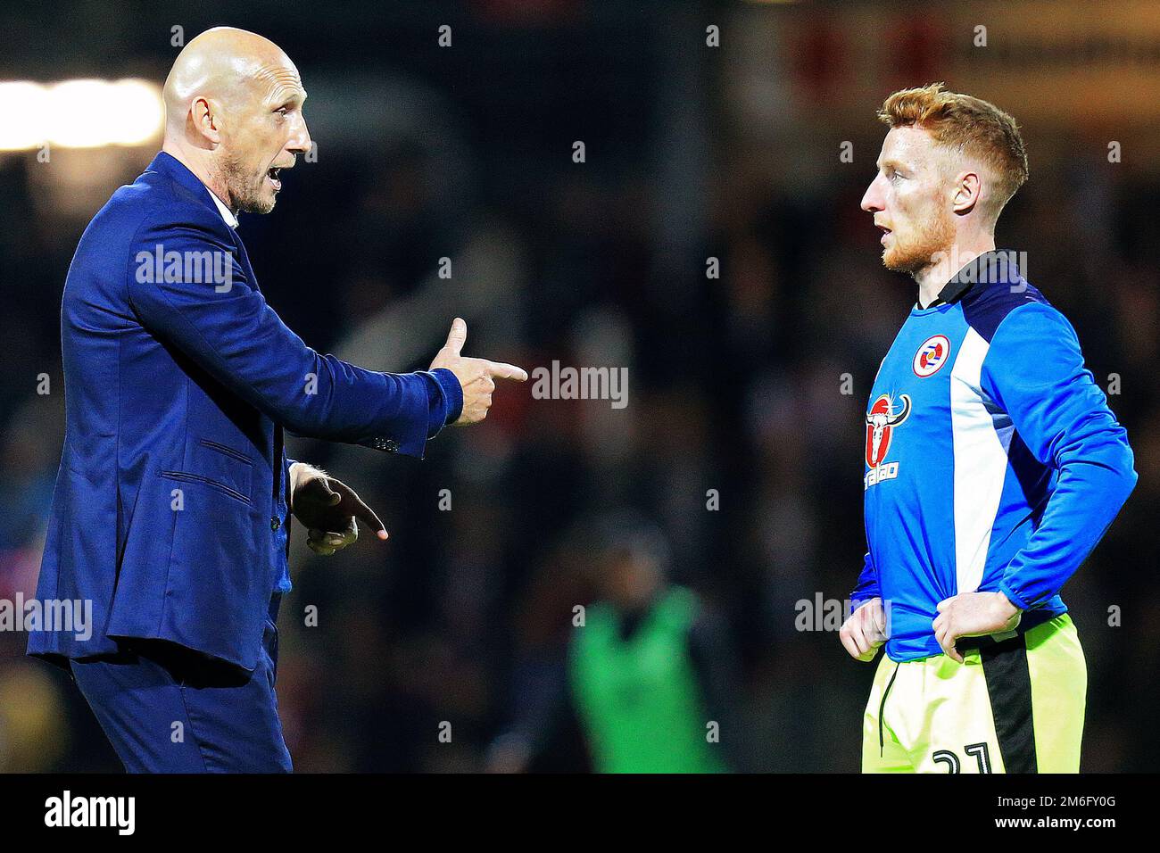 Jaap Stam, responsable de la lecture, s'entretient avec Stephen Quinn de Reading - Brentford c. Reading, Sky Bet Championship, Griffin Park, Londres - 27th septembre 2016. Banque D'Images