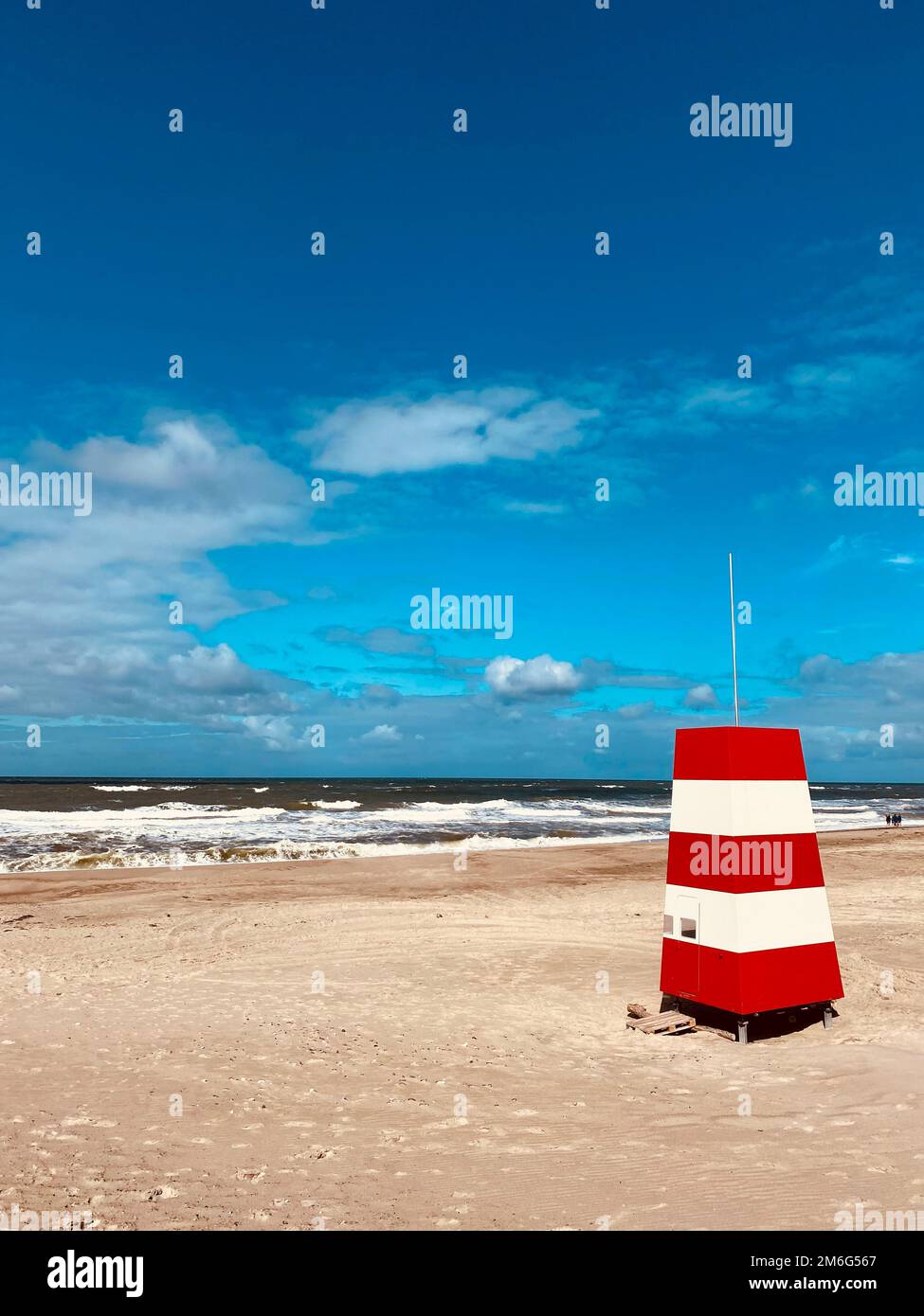 Maison de maître-nageur sur la plage de la mer du Nord au Danemark Banque D'Images