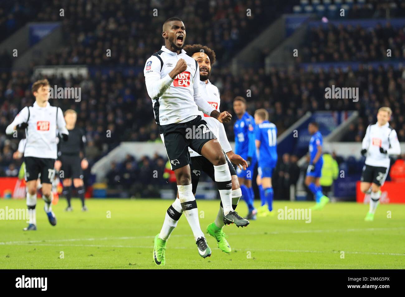 Abdoul Razzagui Camara du comté de Derby célèbre après avoir marqué comme il l'a fait 1-1 - Leicester City v Derby County, The Emirates FA Cup quatrième tour replay, King Power Stadium, Leicester - 8th février 2017. Banque D'Images