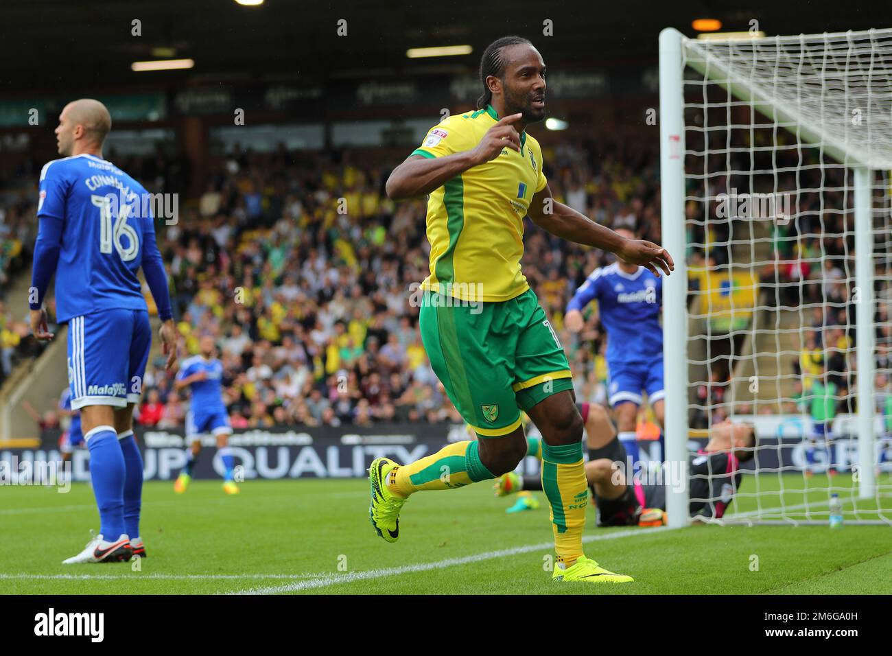 Cameron Jerome de la ville de Norwich célèbre après avoir marqué l'objectif d'ouverture, le faisant 1-0 - Norwich City / Cardiff City, Sky Bet Championship, Carrow Road, Norwich - 10th septembre 2016. Banque D'Images