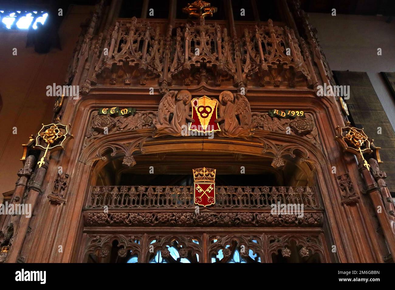 Ecrans sculptés à l'intérieur, de la Collégiale épiscopale St Peter, Lich Gates, Wolverhampton, West Midlands, Angleterre, ROYAUME-UNI, WV1 1TY Banque D'Images