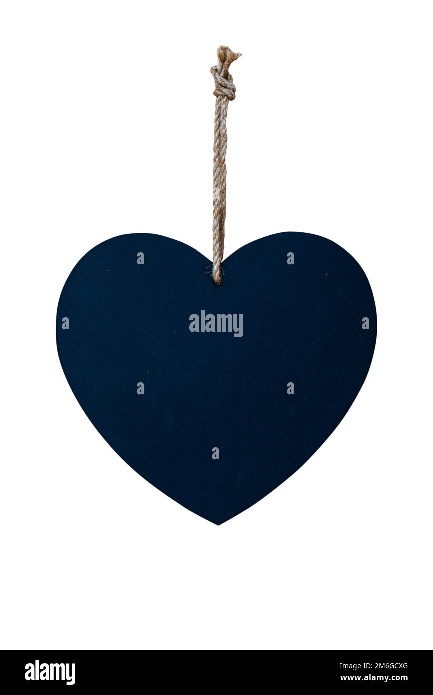 Tableau blanc en forme de coeur accroché à une ficelle, amour et décoration de Saint-Valentin isolée sur fond blanc Banque D'Images
