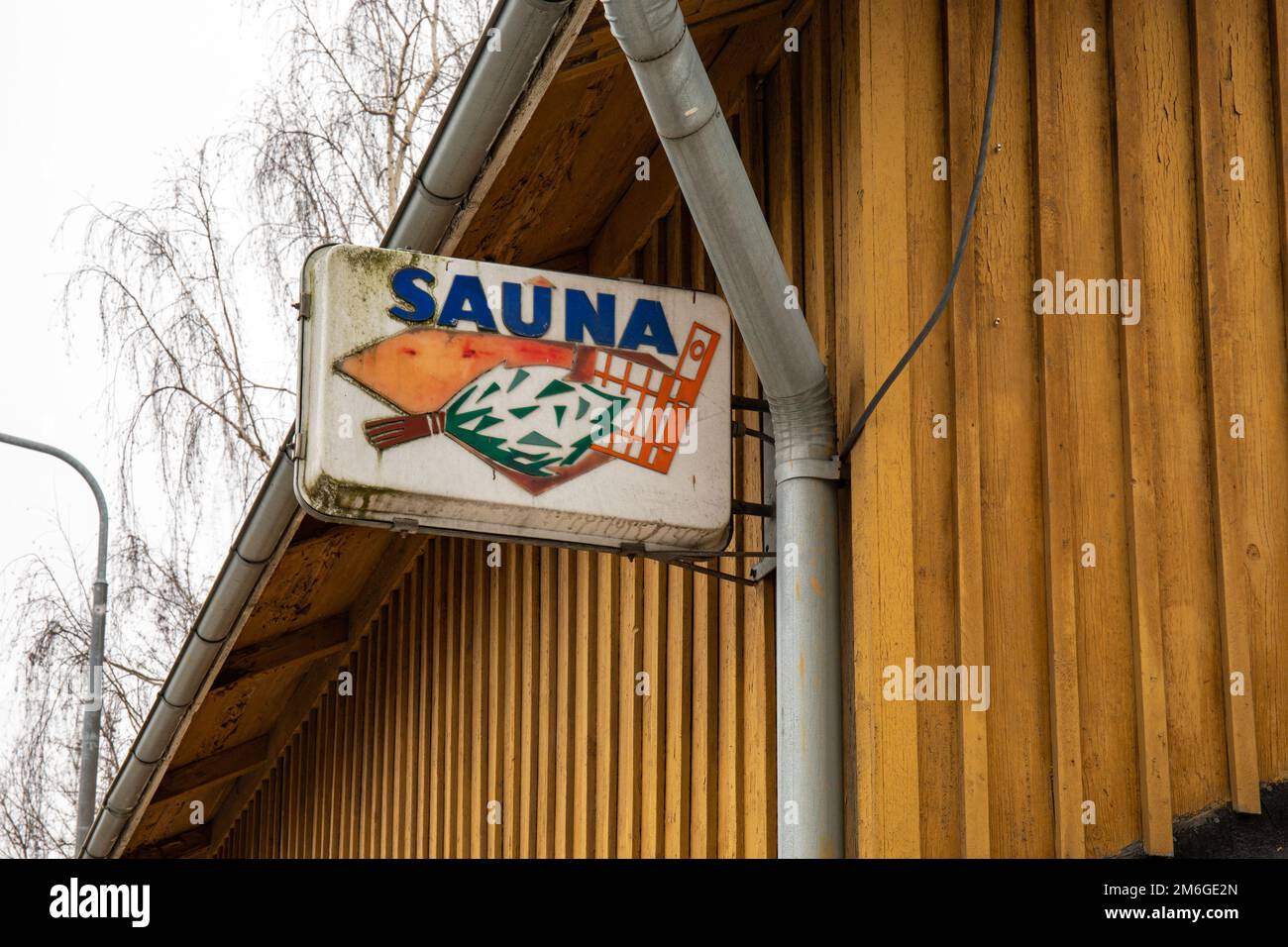 Rajaportin sauna signe lumineux dans le quartier de Pispala à Tampere, Finlande Banque D'Images