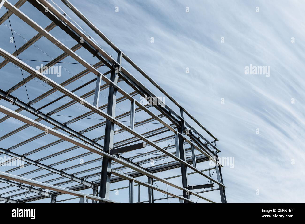 Construction de l'aciérie de cadre en acier et ciel bleu Banque D'Images