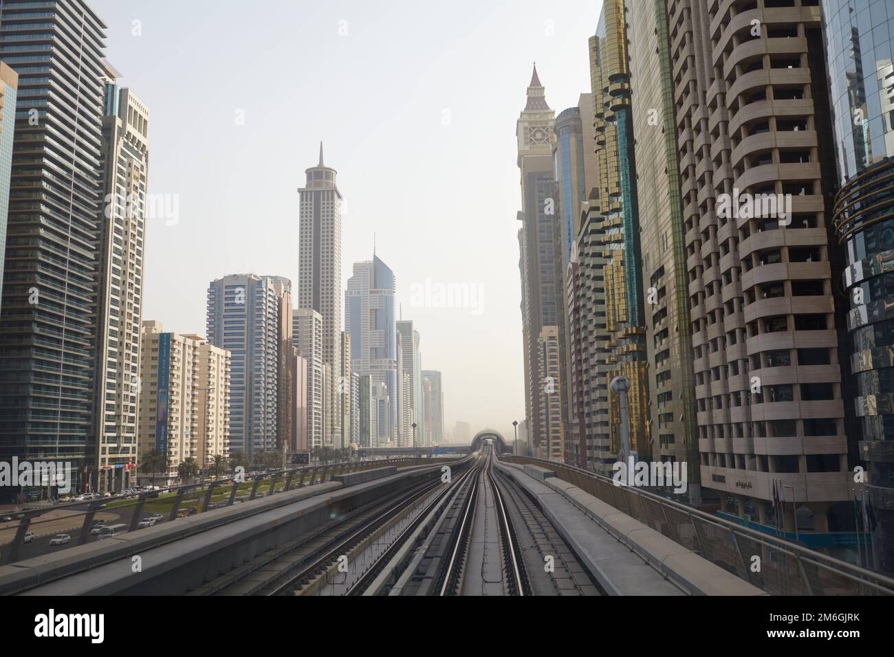 Vue sur les voies ferrées depuis le métro de Dubaï Banque D'Images