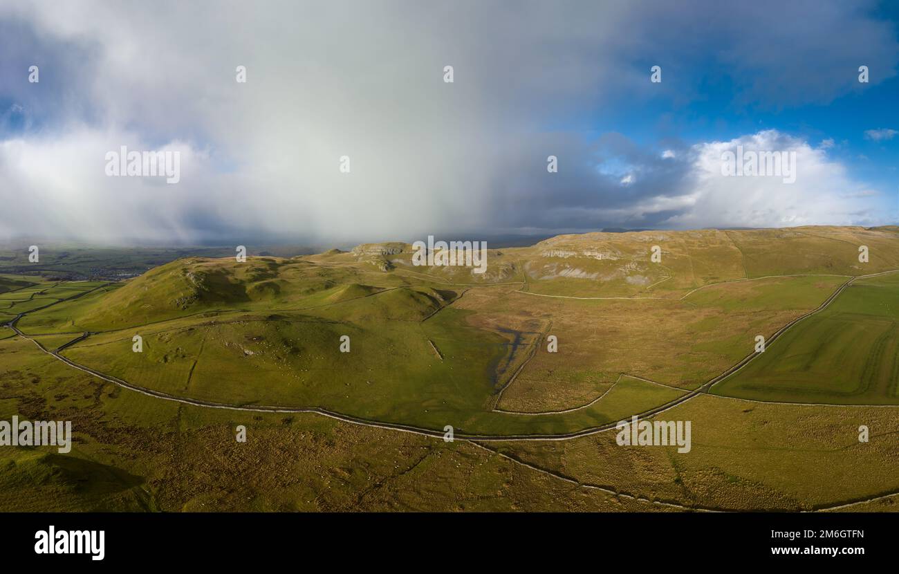 Vue panoramique sur Sugar Loaf Hill près de Settle, dans le North Yorkshire Banque D'Images