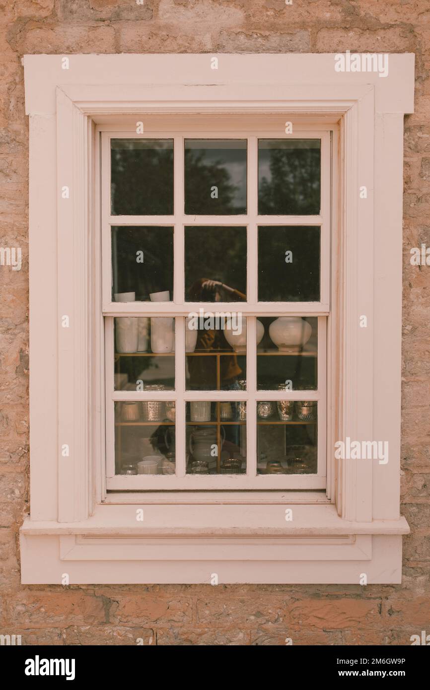 Fenêtre antique devant un magasin d'époque du centre-ville Banque D'Images