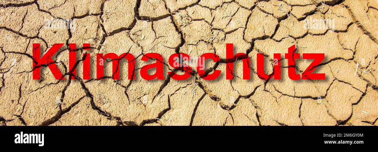 Protection du climat contre le changement climatique et la sécheresse sur le terrain en raison de la sécheresse Banque D'Images