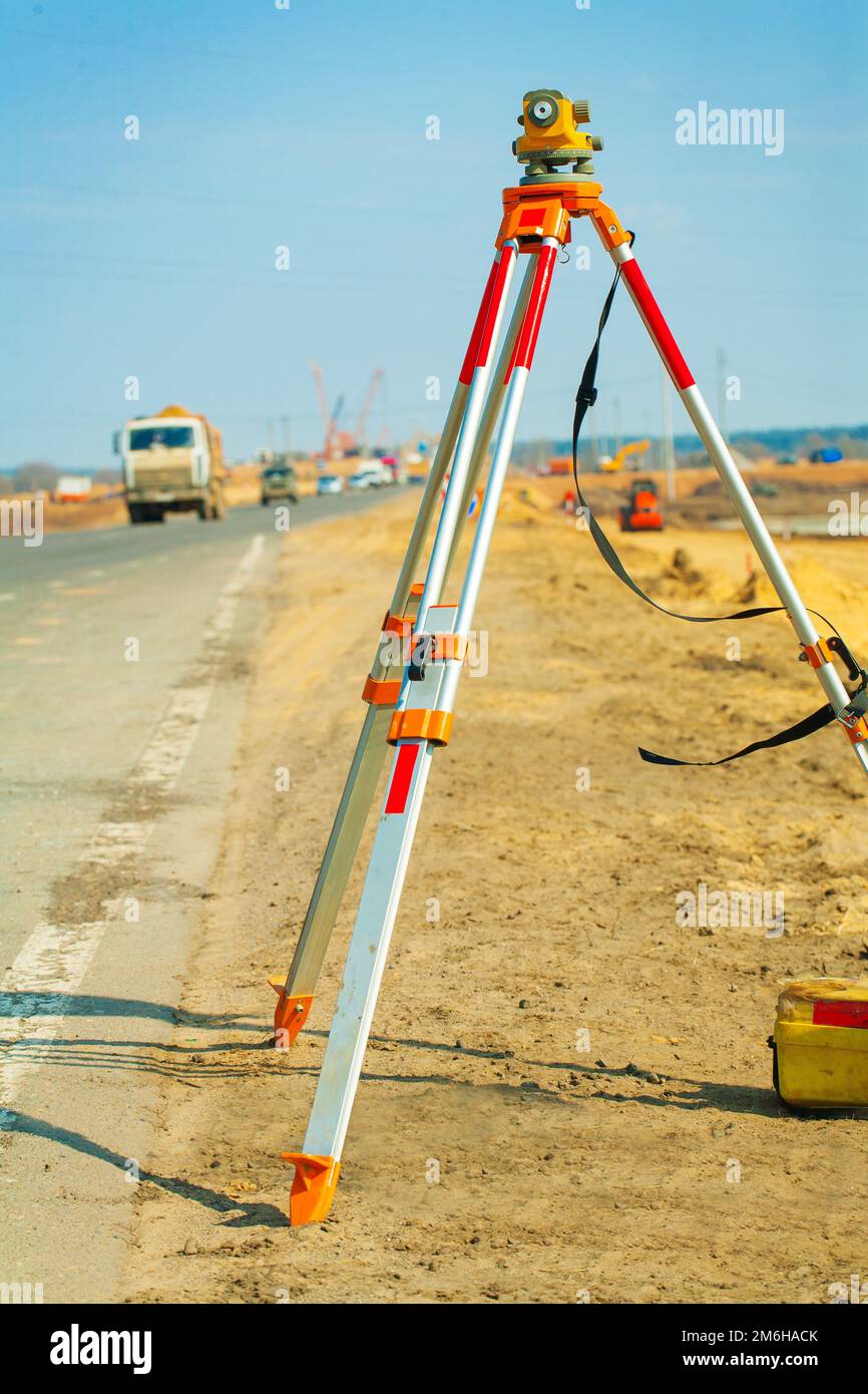 théodolit sur le chantier de construction extérieur. Banque D'Images
