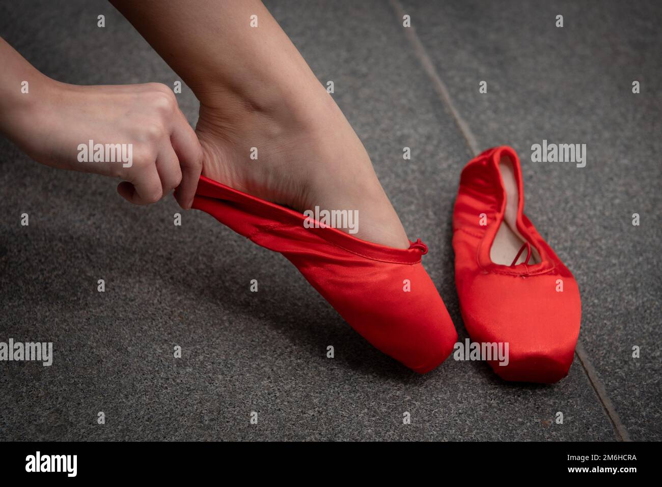 Ballerine danseuse portant des chaussons rouges de Pallet pointe Banque D'Images