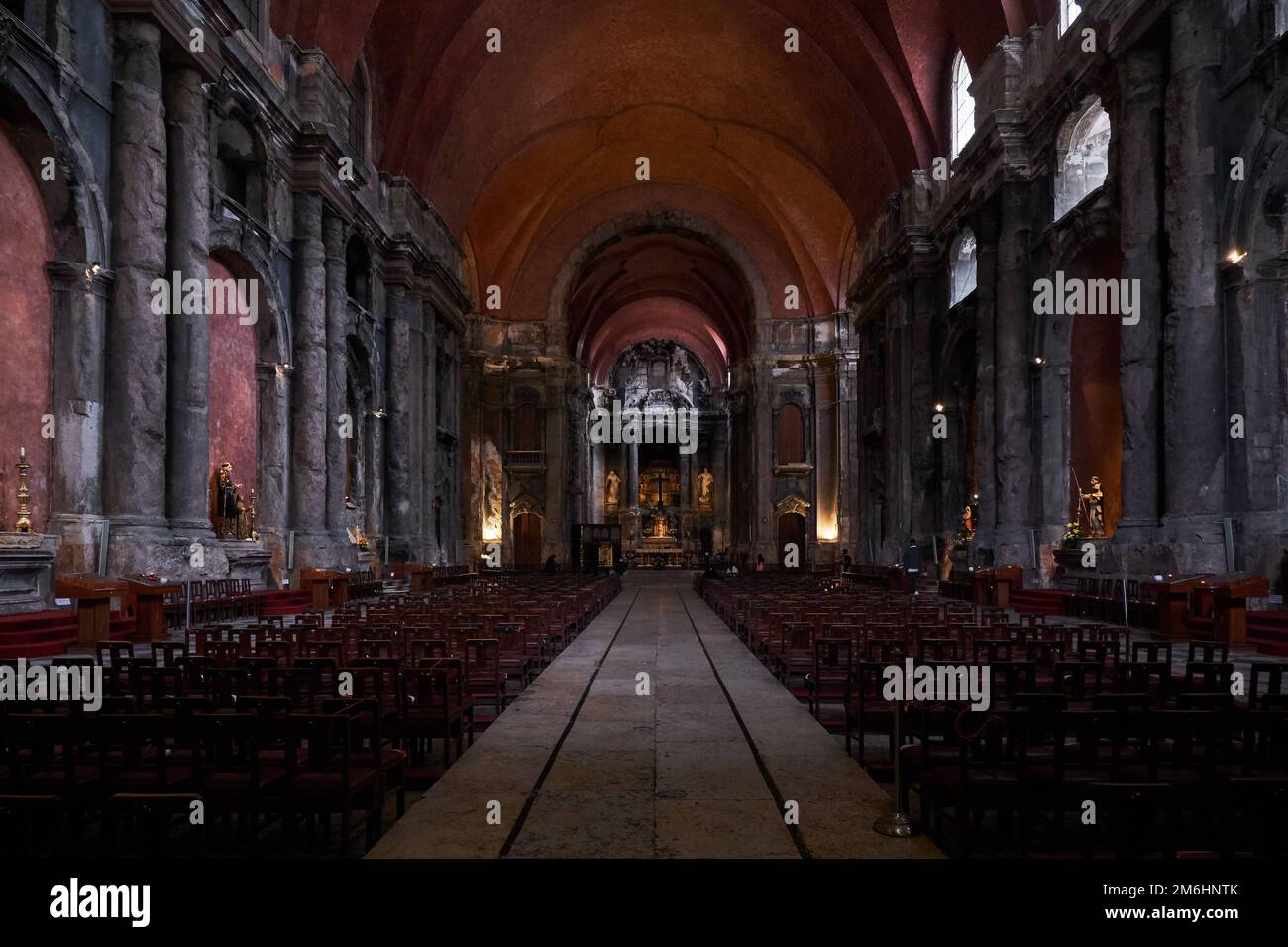 L'intérieur de l'Igreja de São Domingos - Eglise catholique endommagée par le tremblement de terre de 1755 et un incendie de 1959 à Lisbonne, Portugal Banque D'Images