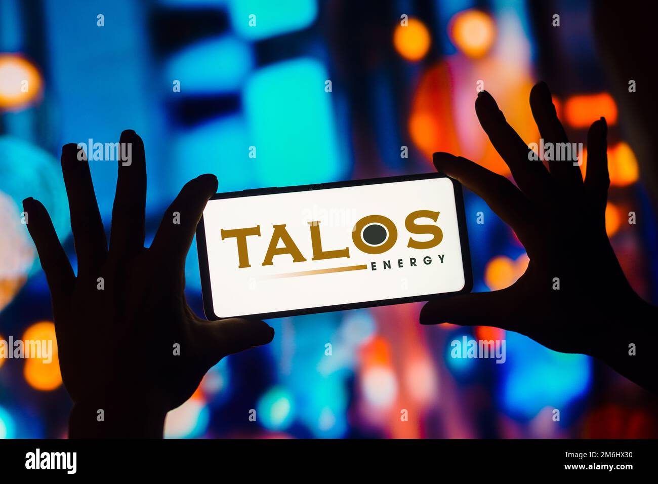 Dans cette illustration, le logo Talos Energy s'affiche sur l'écran d'un smartphone. Banque D'Images