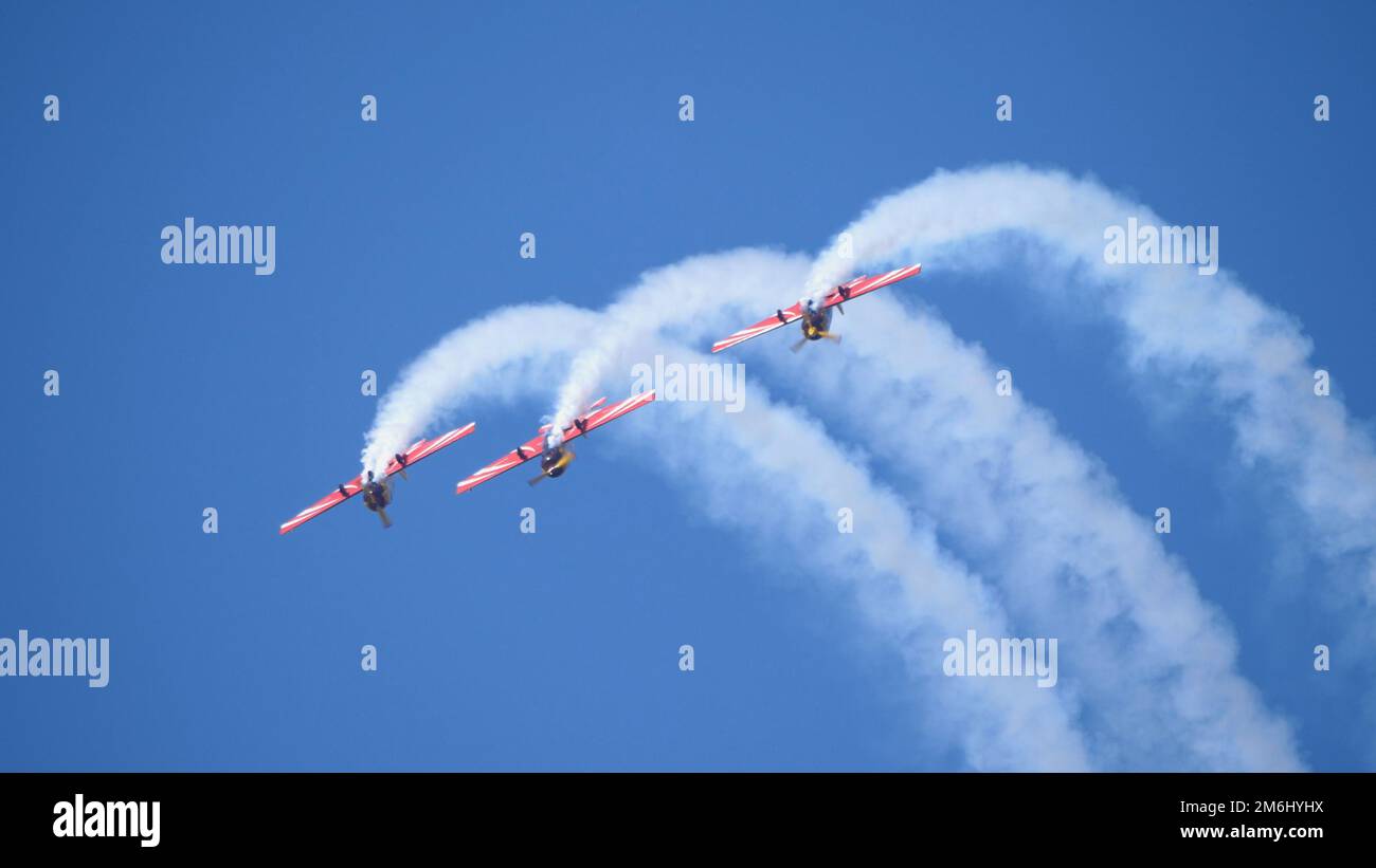 Moscou Russie Zhukovsky Airfield 31 août 2019: Performance d'avions aérobiques Yak-52 le salon international de l'aérospatiale MAKS Banque D'Images