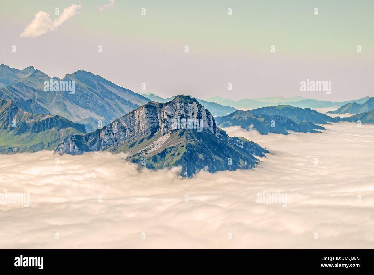 Au-dessus des nuages, vue de Fronalpstock Banque D'Images
