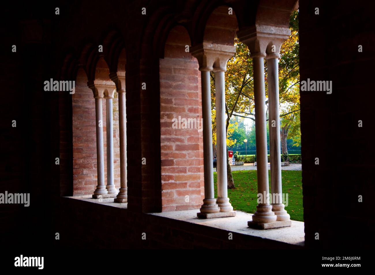 Réserve naturelle de l'abbaye de RA, l'abbaye de Chiaravalle di Fiastra marche italie Banque D'Images