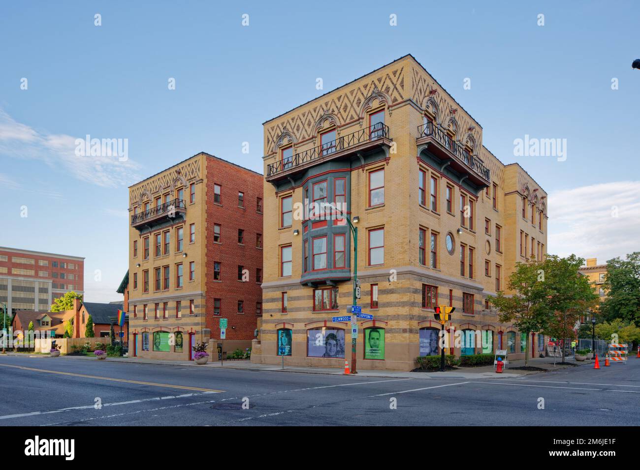 L'édifice Roanoke, situé au 204 South Elmwood Avenue, avant l'agrandissement. Cas d'un immeuble d'appartements converti en bureaux. Banque D'Images