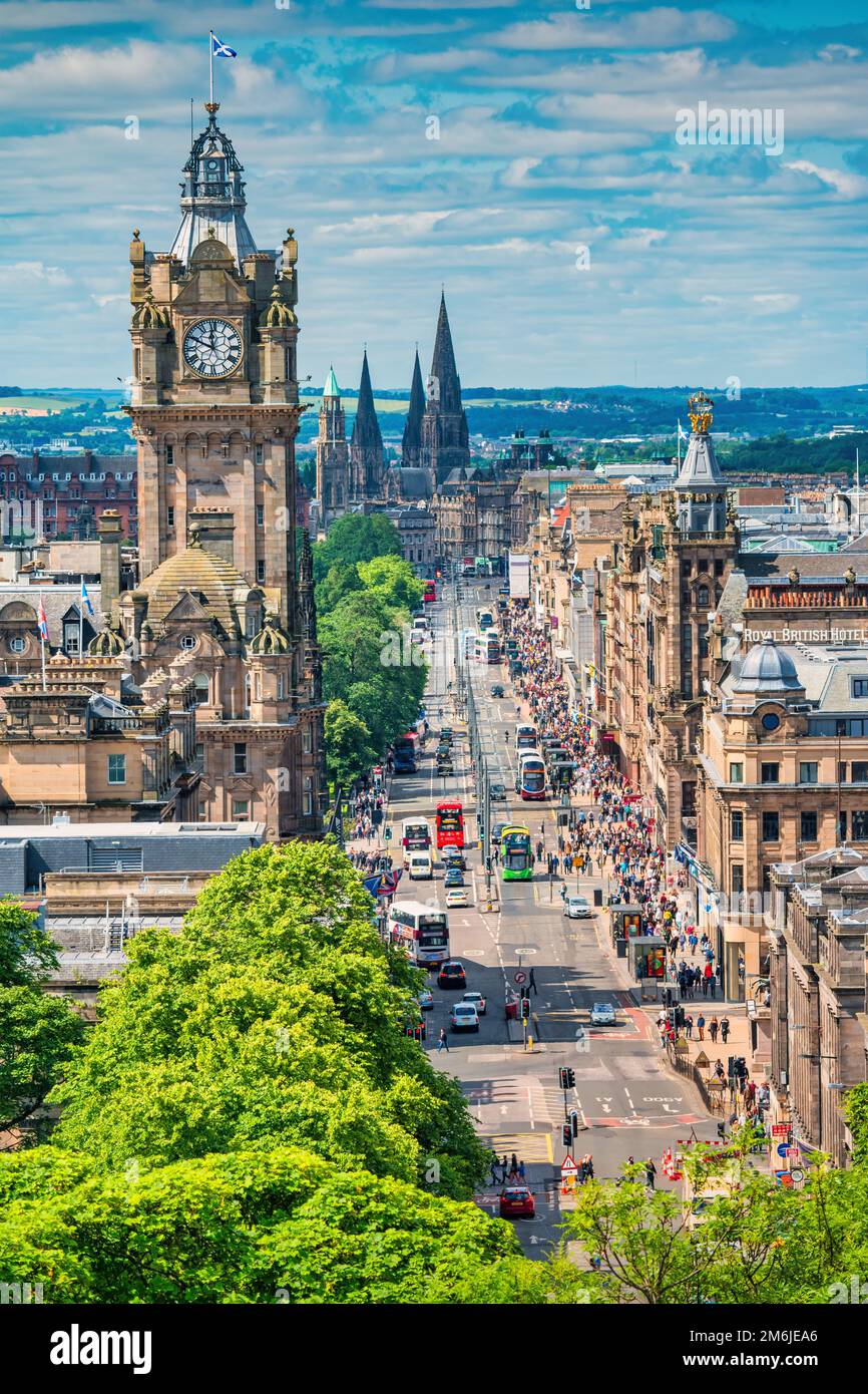 Vue sur Princes Street dans le centre-ville d'Édimbourg, Écosse Banque D'Images