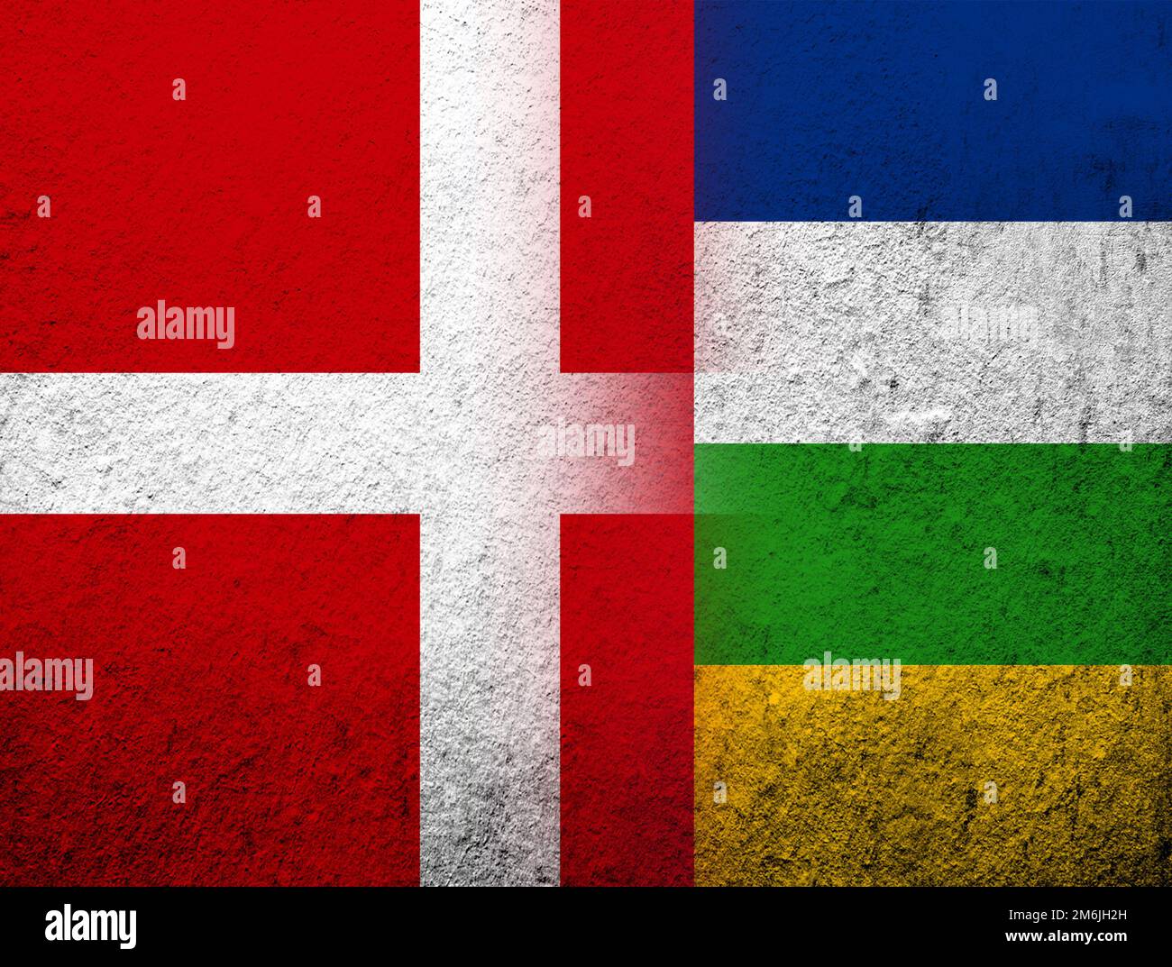 Le Royaume de Danemark drapeau national avec drapeau national de la République centrafricaine. Grunge l'arrière-plan Banque D'Images