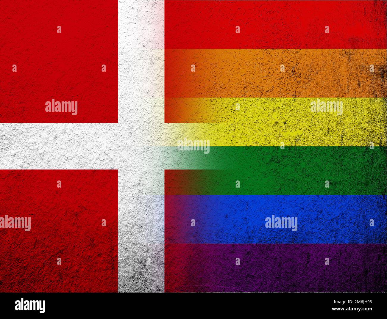 Le drapeau national du Royaume du Danemark avec le drapeau de fierté LGBT Rainbow. Grunge l'arrière-plan Banque D'Images