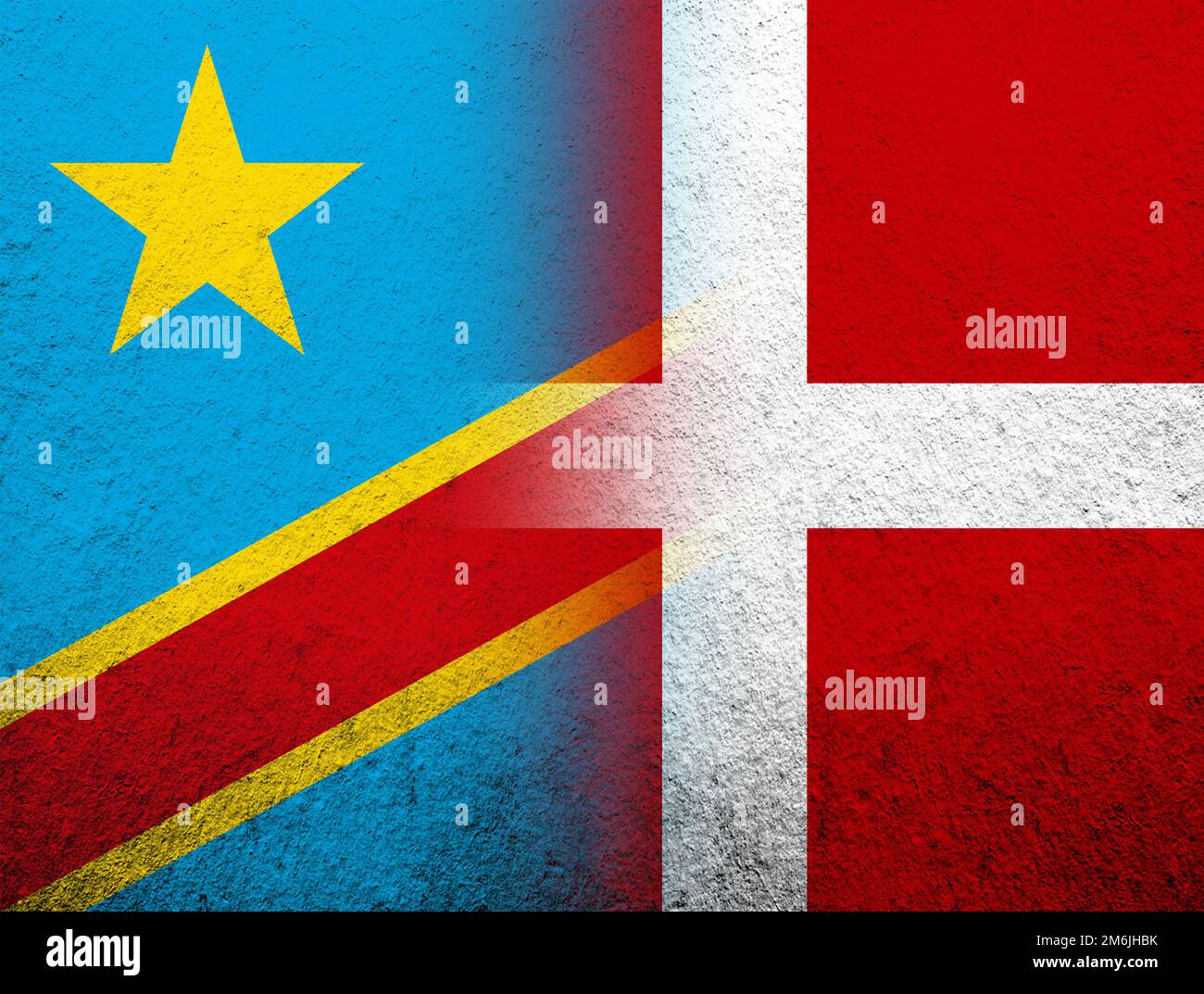 Le Royaume de Danemark drapeau national avec le drapeau national de la République démocratique du Congo. Grunge l'arrière-plan Banque D'Images