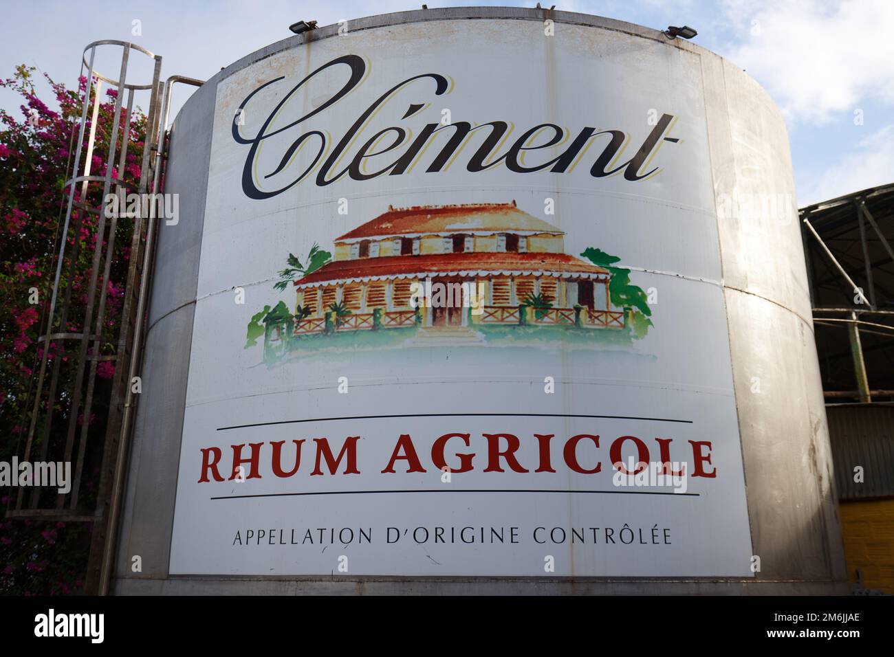 Rhe Rhum vat à la distillerie Clément, un des producteurs de rhum de première qualité de l'île, Martinique, Mer des Caraïbes Banque D'Images