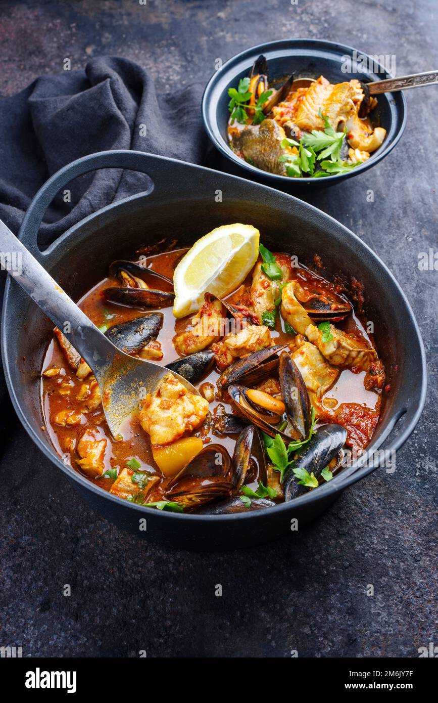 Style moderne traditionnel espagnol de fruits de mer zarzuela de