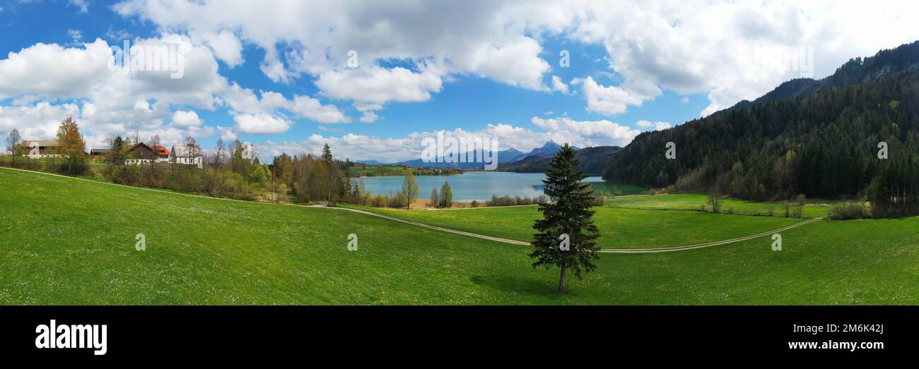 Paysage fantastique à Weissensee près de Füssen quand le temps est agréable Banque D'Images