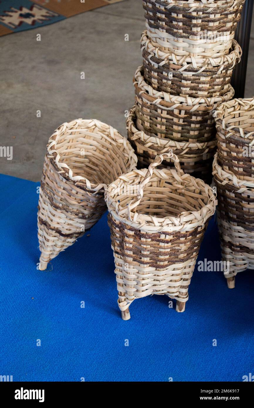 Paniers en osier vides à vendre Banque D'Images