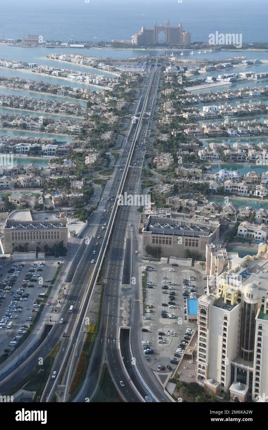 Vue sur Palm Jumeirah depuis la terrasse d'observation de Palm Tower (hôtel St Regis) à Dubaï, Émirats arabes Unis Banque D'Images