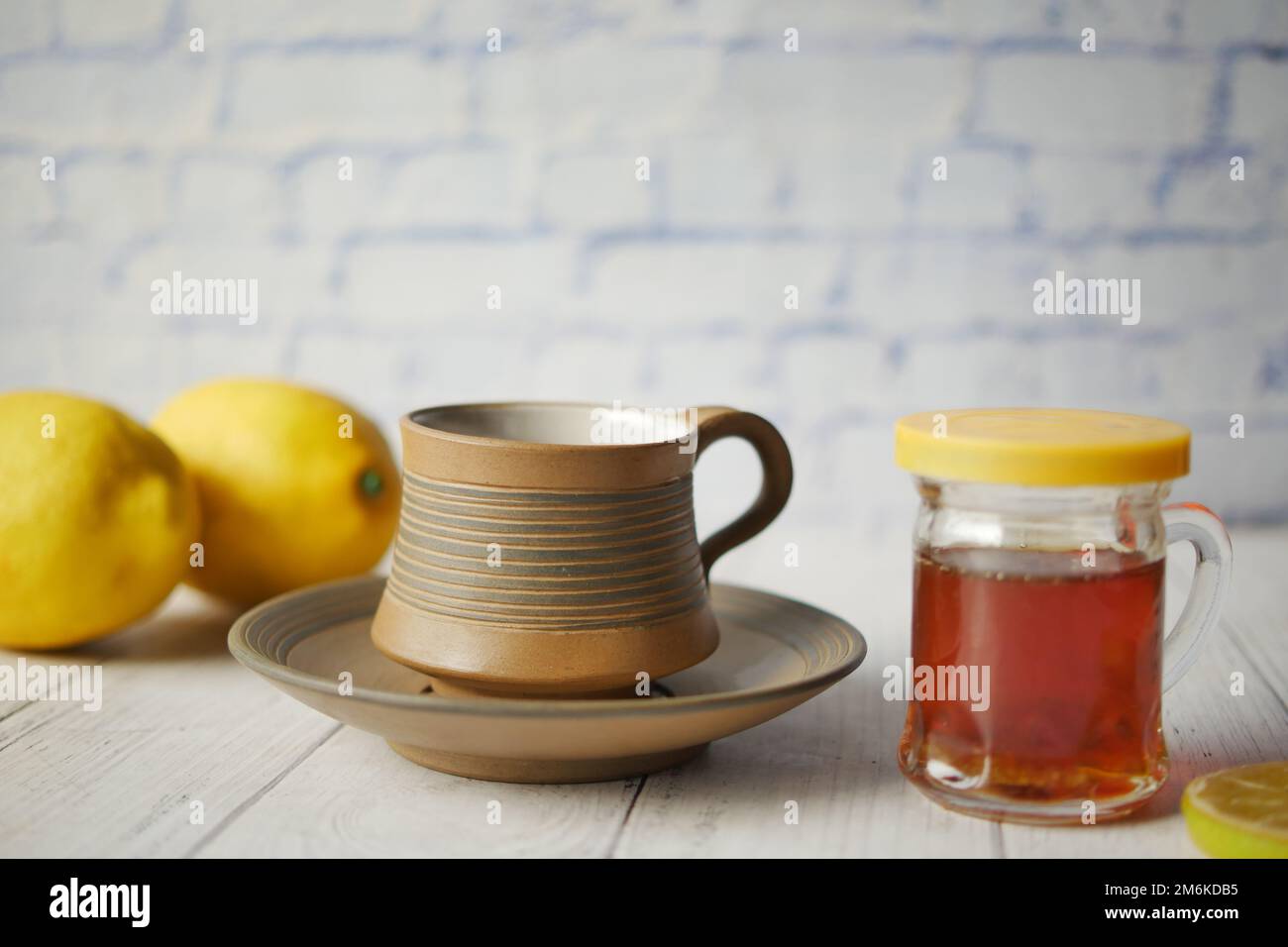 thé vert au miel de citron sur la table Banque D'Images