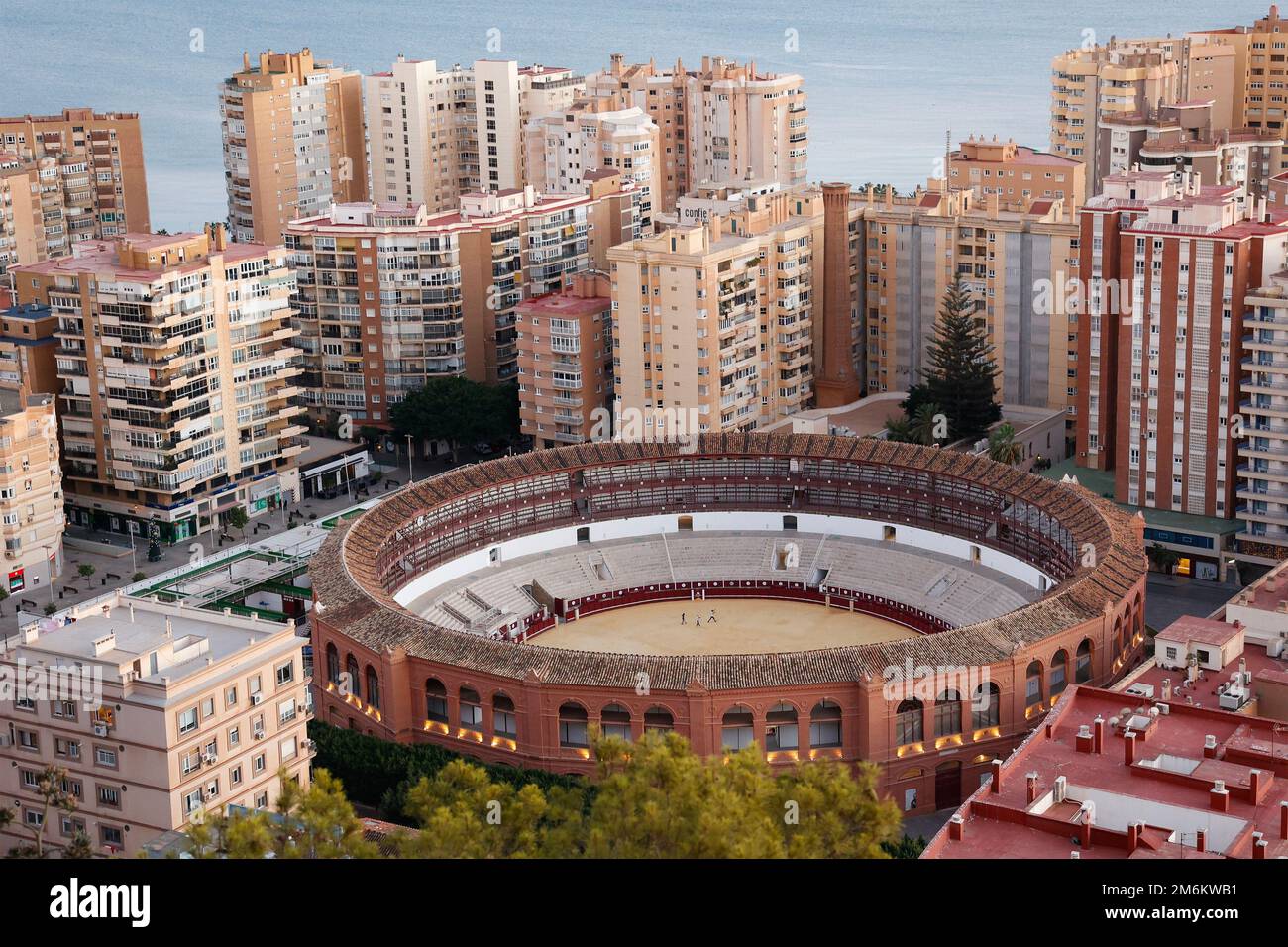 Vue imprenable sur les arènes de la Malagueta à Malaga, Andalousie, Espagne, Europe. Banque D'Images