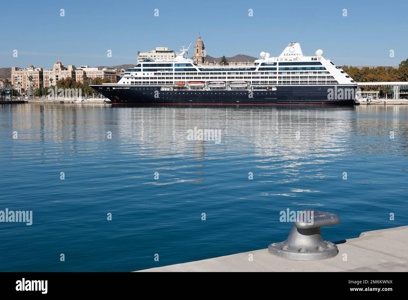 Azamara Journey, bateau de croisière de luxe au quai 2 El Palmeral de las Sorpresas terminal de croisière à Malaga, Andalousie, Espagne, Europe. Banque D'Images