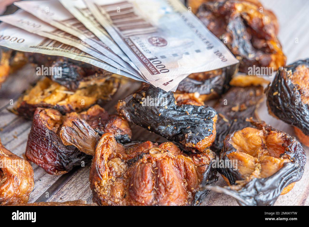 Poisson nigérian grillé séché utilisé pour préparer des soupes et des sauces Banque D'Images