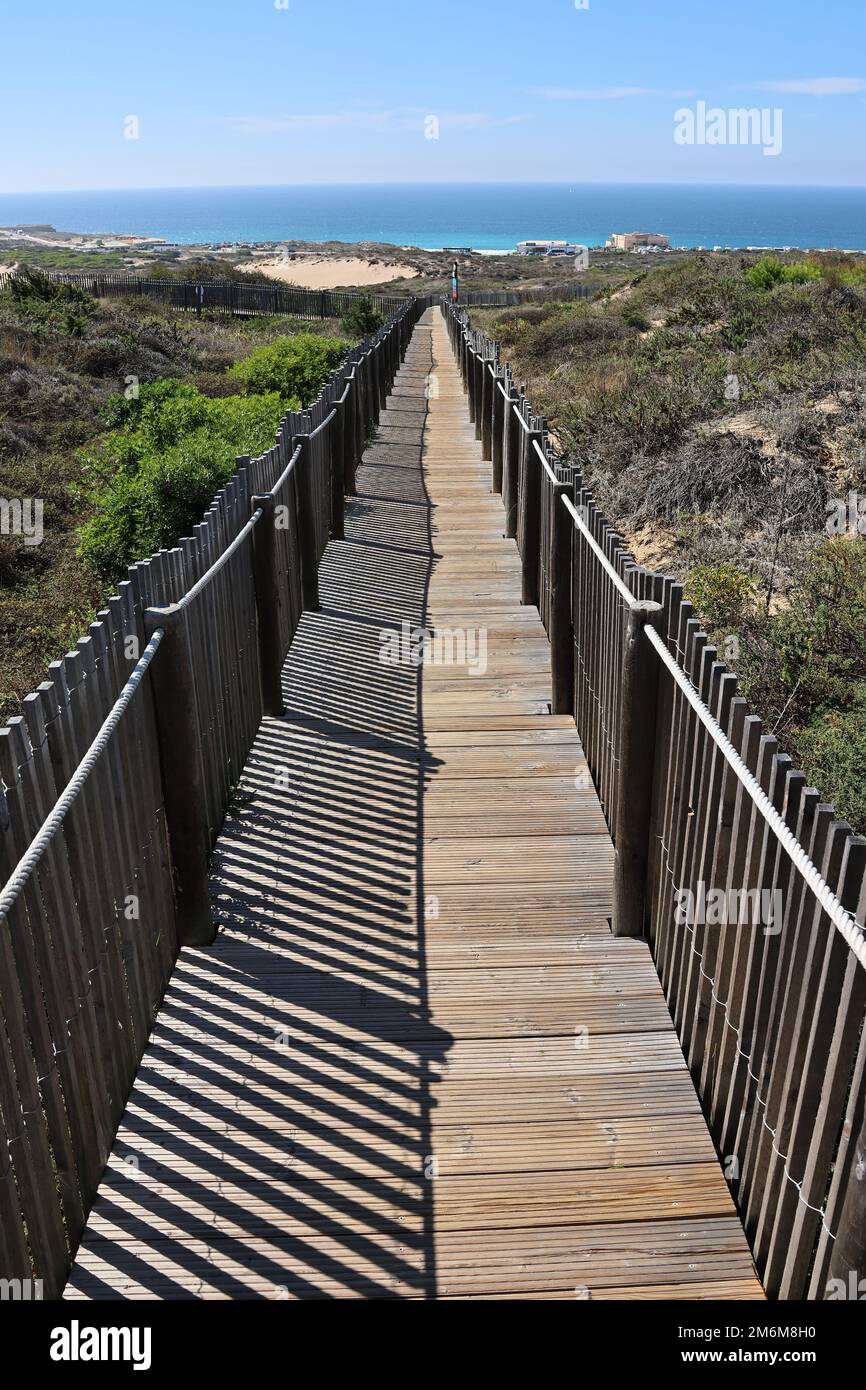 Une promenade dans les dunes de Cresmina à Cascais, Portugal Banque D'Images