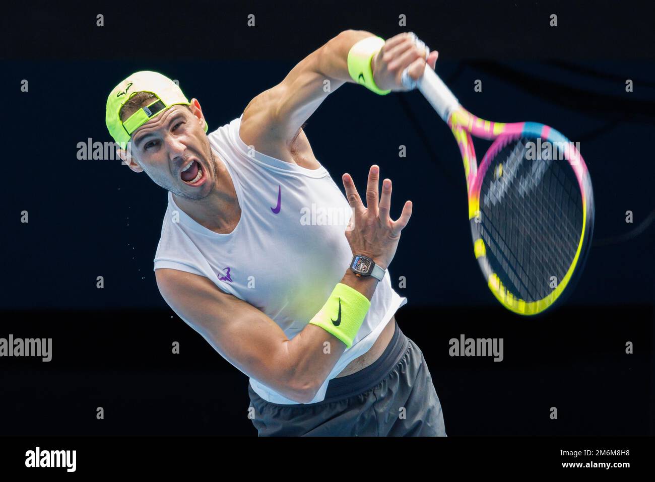 Melbourne, Australie. 5 janvier 2023 : RAFAEL NADAL (ESP) s'entraînant sur le stade Rod laver avant l'Open d'Australie de 2023 à Melbourne, en Australie. Sydney Low/Cal Sport Media Credit: CAL Sport Media/Alay Live News Banque D'Images