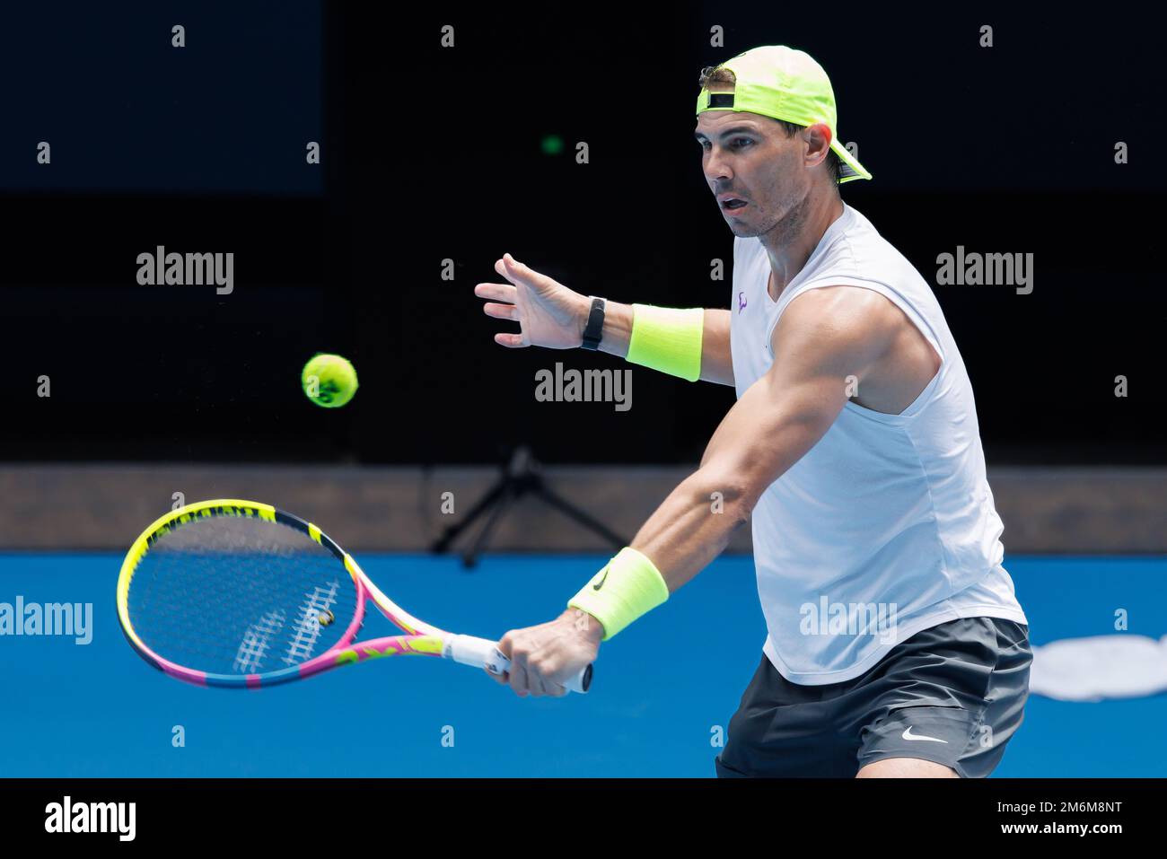 Melbourne, Australie. 5 janvier 2023 : RAFAEL NADAL (ESP) s'entraînant sur le stade Rod laver avant l'Open d'Australie de 2023 à Melbourne, en Australie. Sydney Low/Cal Sport Media Credit: CAL Sport Media/Alay Live News Banque D'Images