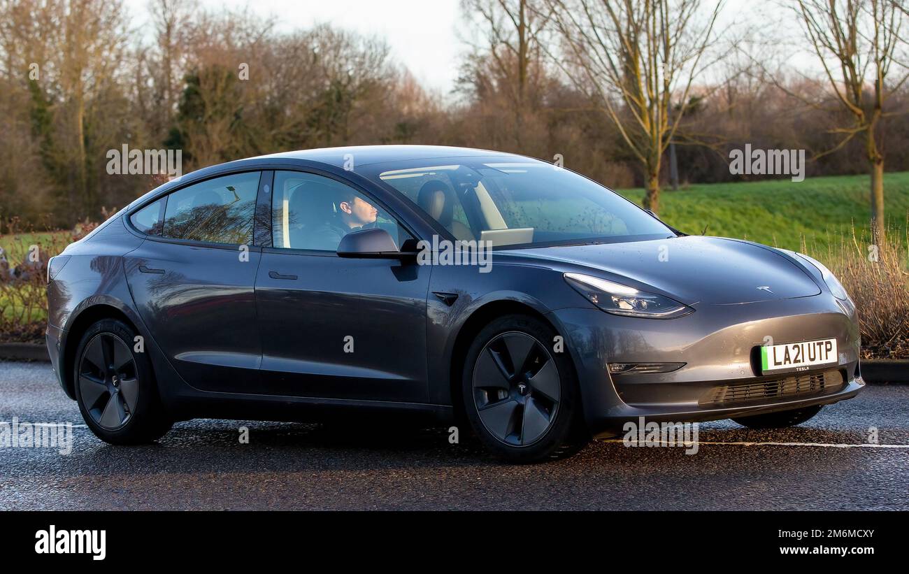 Voiture électrique 2021 grise Tesla modèle 3 à TI longue portée Banque D'Images