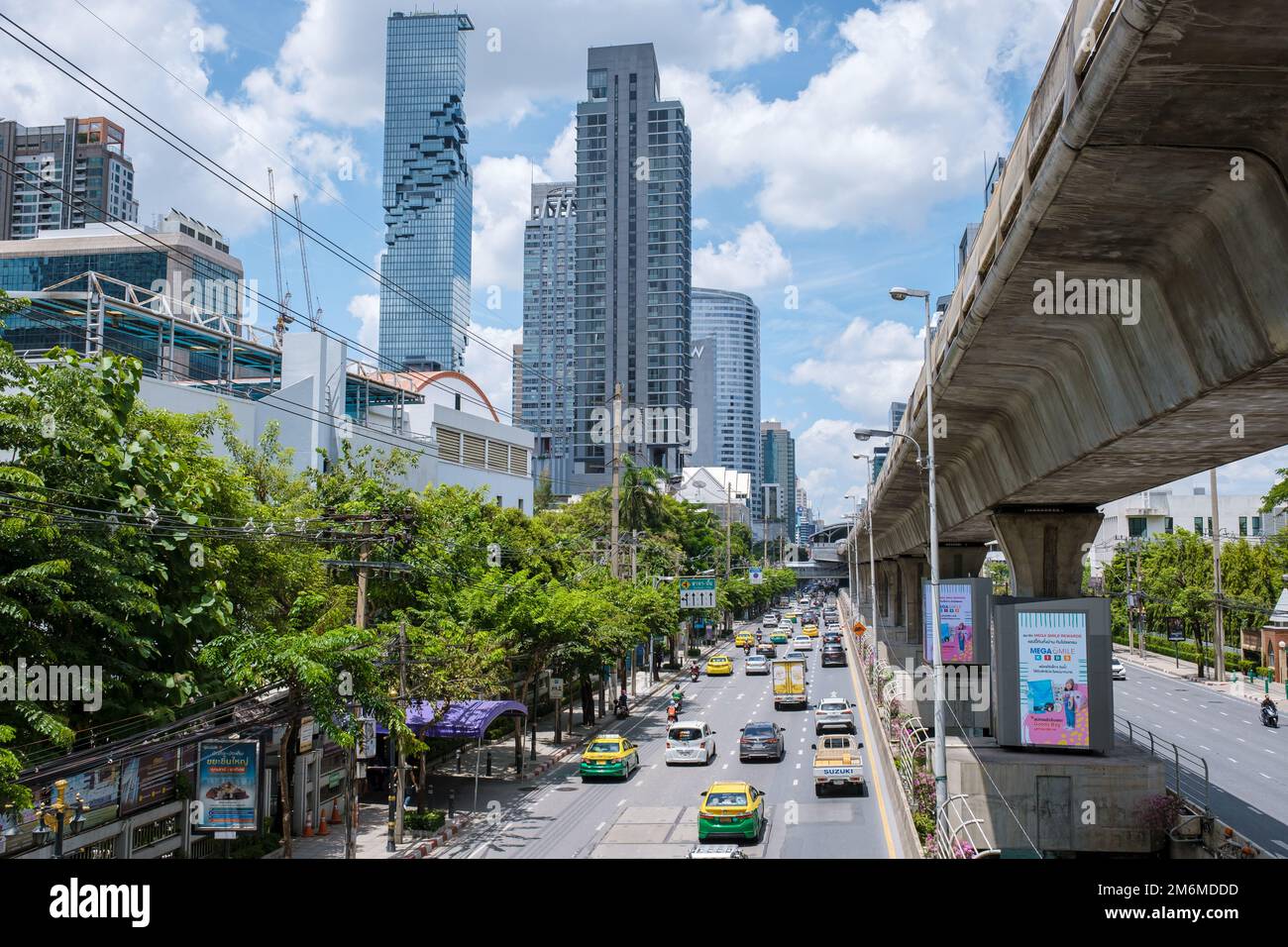 Bangkok Thaïlande heure de pointe de la circulation dans la ville au crépuscule, trafic urbain de Bangkok Banque D'Images