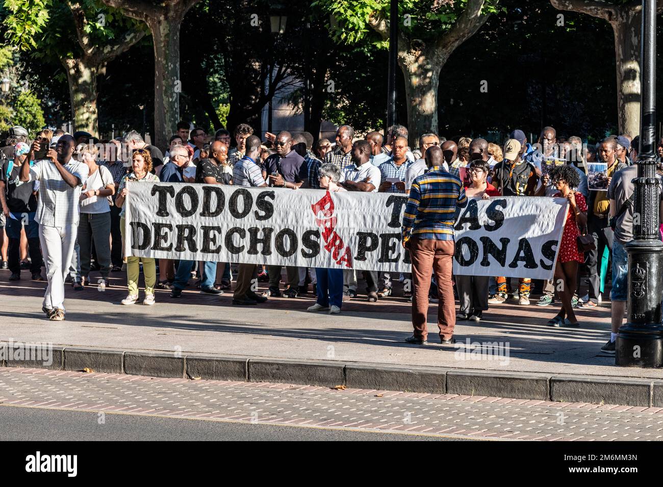 Manifestation pour la mort de plusieurs immigrants illégaux à la frontière entre l'Espagne et le Maroc. Banque D'Images