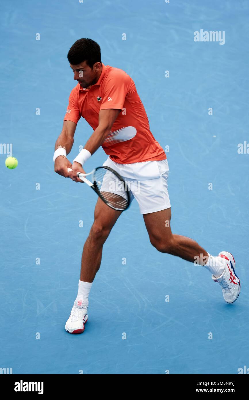 Adélaïde, Australie, 5 janvier 2023. Novak Djokovic, de Serbie, est à l'arrière-plan lors du match international de tennis d'Adélaïde entre Novak Djokovic, de Serbie, et Quentin Halys, de France, à Memorial Drive sur 05 janvier 2023, à Adélaïde, en Australie. Crédit : Peter Mundy/Speed Media/Alay Live News Banque D'Images